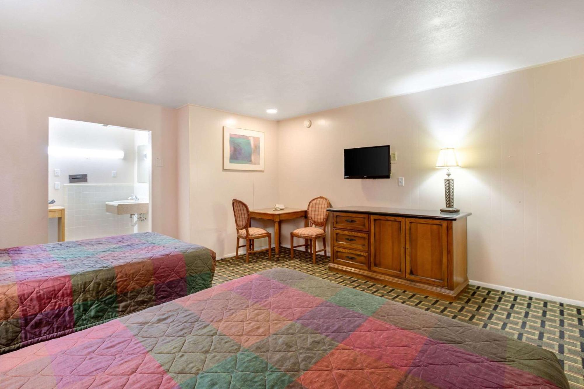Rodeway Inn & Suites Raton Zewnętrze zdjęcie